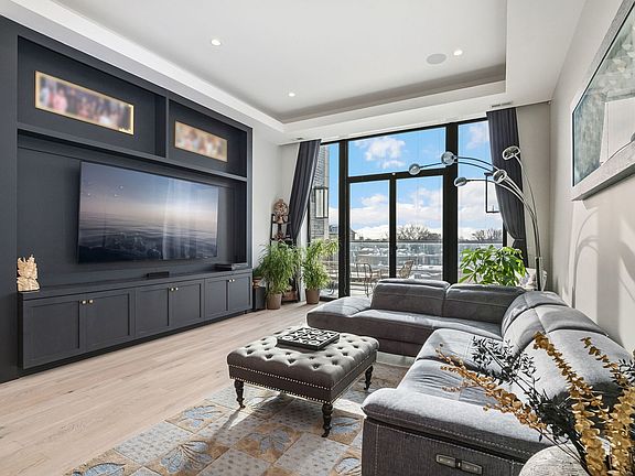 4th image of 3057 N Lincoln Ave #4C