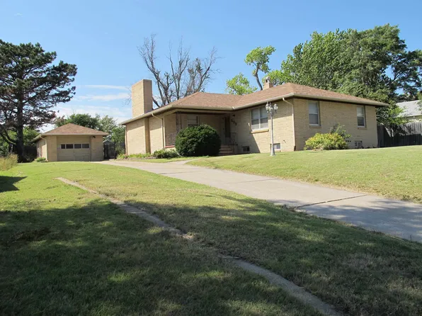 505 E 2nd St, Palco, KS 67657