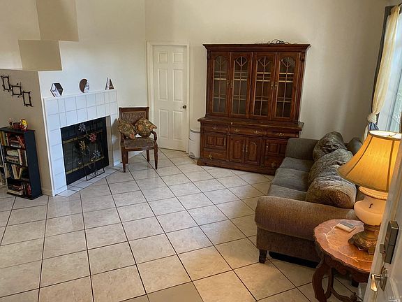 3rd image of 938 Shadywood Cir
