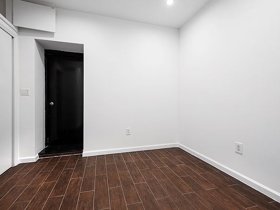 4th image of 129 2nd Ave APT 1