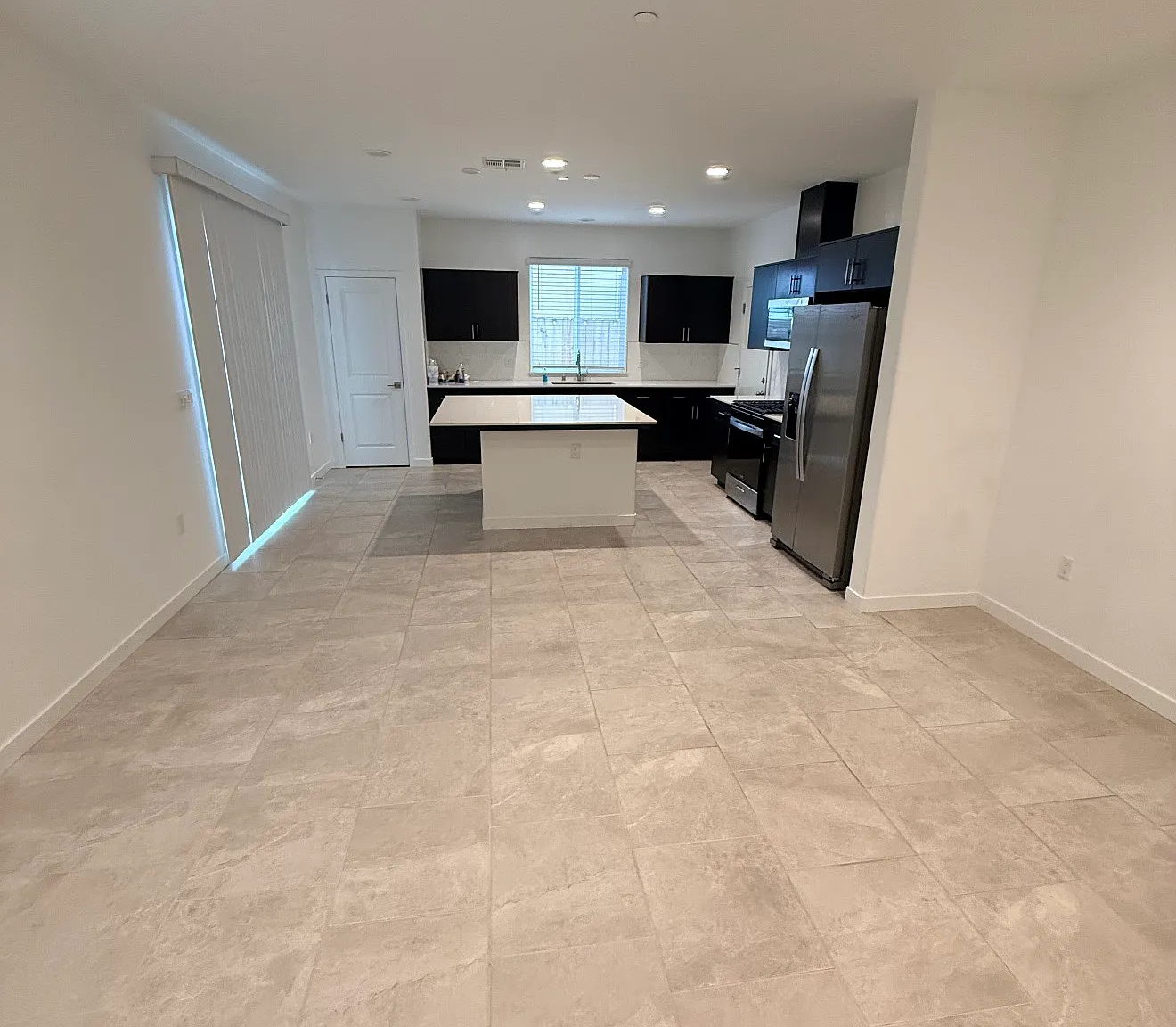 3 bed, 2.5 bath, 1908 sqft, $2,700 — Photo 3