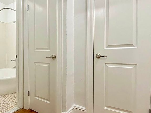 4th image of 160 Fenimore St APT 1L
