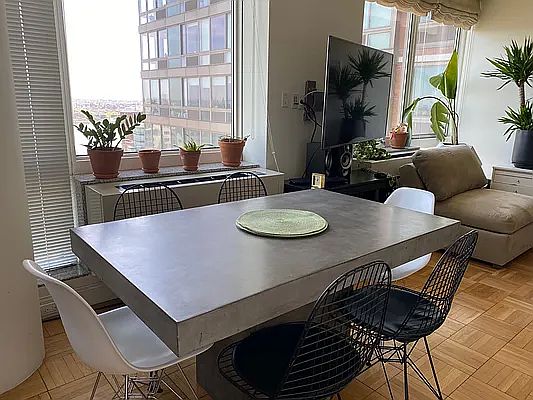 5th image of 215 E 96th St #27M