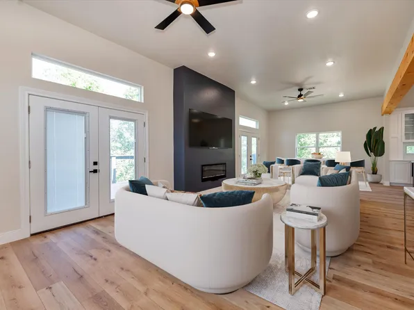 153 Bending Oaks Ln, Livingston, TX 77351