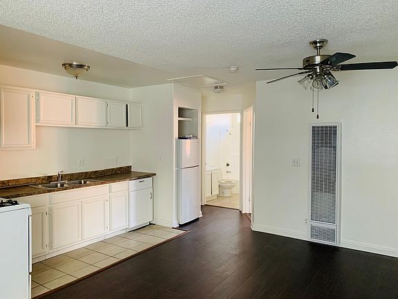 4th image of 136 N Mariposa Ave APT D