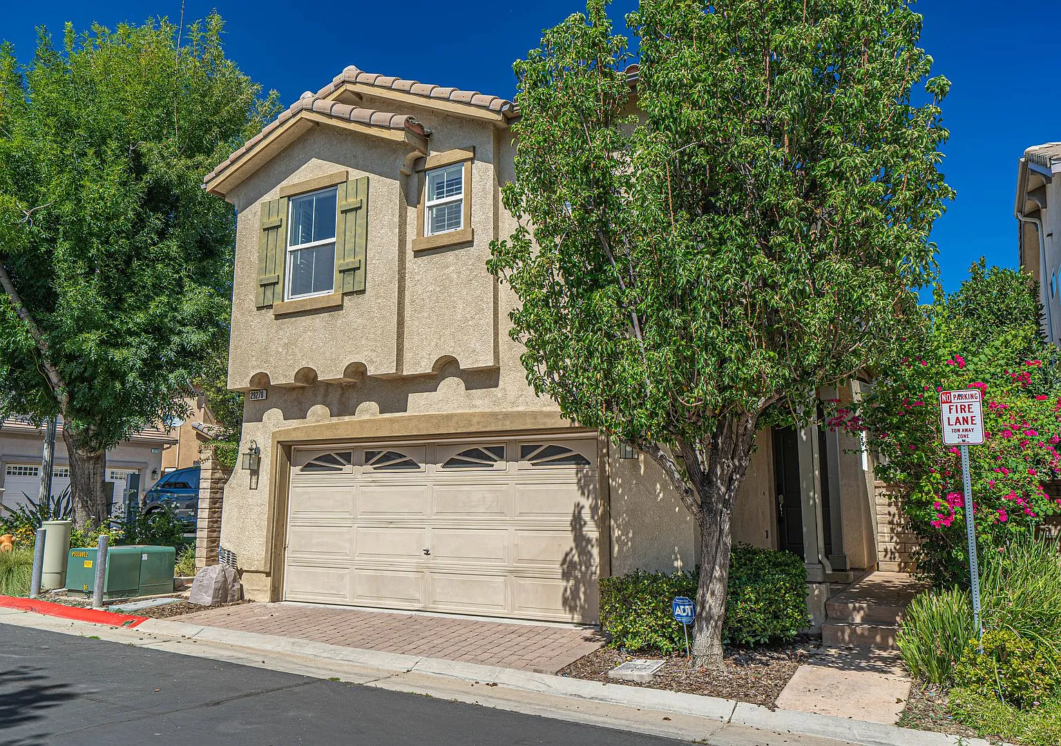 Tesoro Del Valle 3 Bedroom Home in Valencia! — Photo 1
