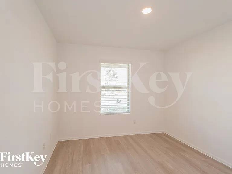 453 Maple Bend Ln — Photo 9
