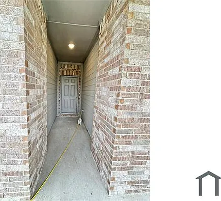 1855 Lockhart Dr — Photo 2