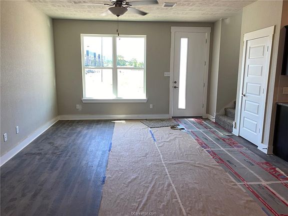 3rd image of 2423 Chinook Way