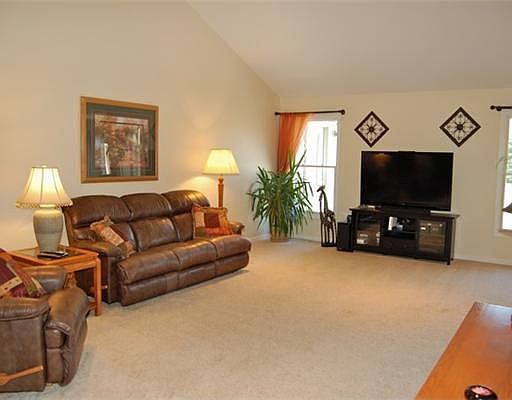 4th image of 905 Wildwood Ln