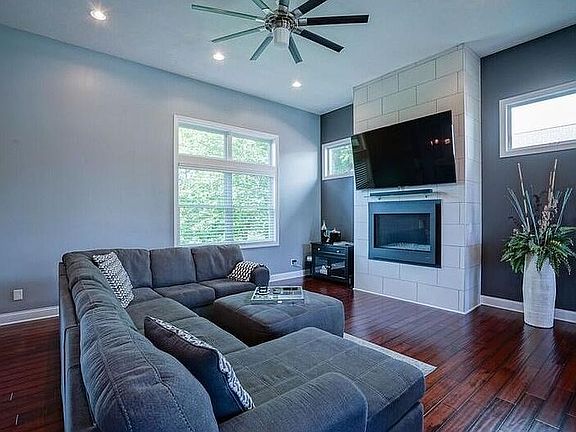 3rd image of 2301 Corsican Cir