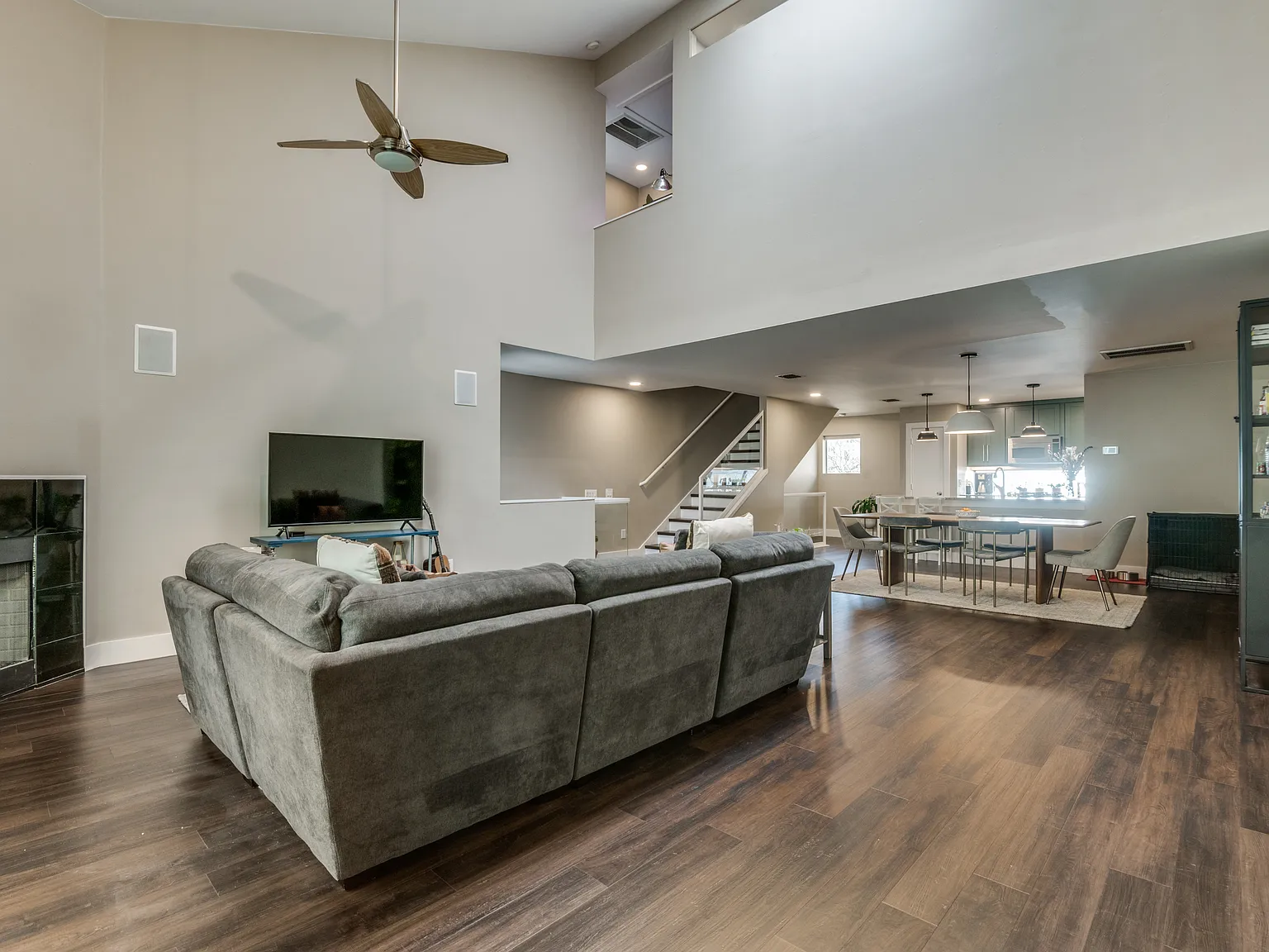 2 bed, 1974 sqft, $3,250 — Photo 2