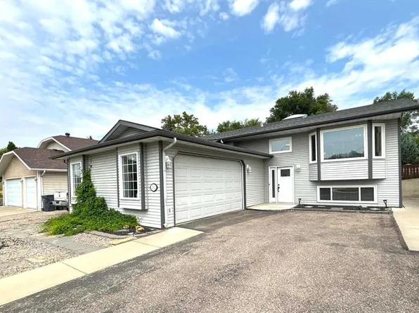 1332 NE 17th St SE, Medicine Hat, AB T1A 2A8