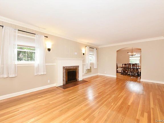 4th image of 7503 196th St