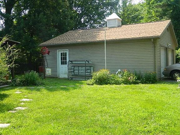 2nd image of 7077 Abell Ln