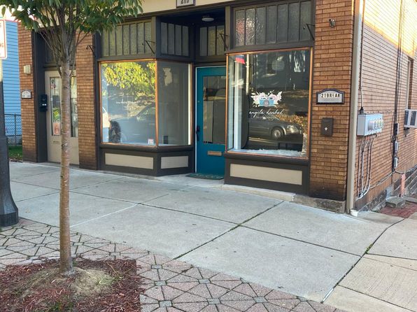 219 Center Ave