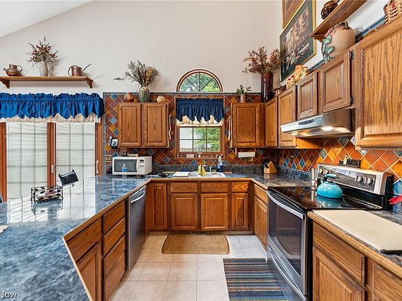4th image of 6545 Steinbeck Ct