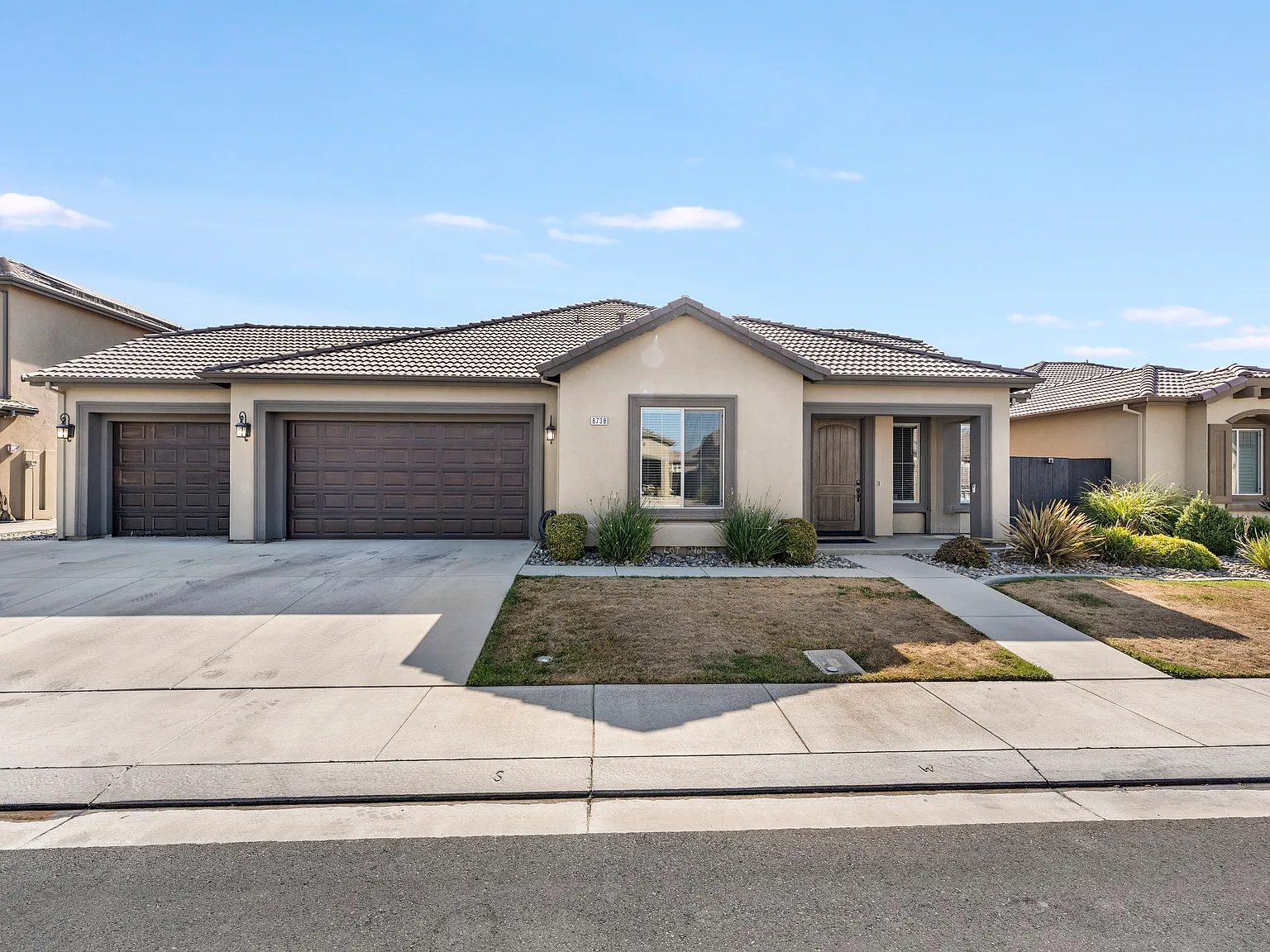 4 bed, 2736 sqft, $3,300 — Photo 1