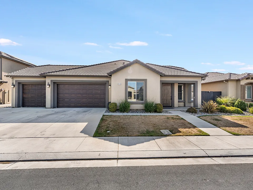 8738 N Bellagio Dr