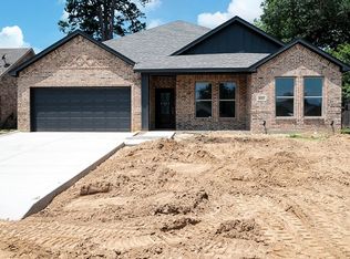 127 Settlers Ct, Palestine, TX 75801