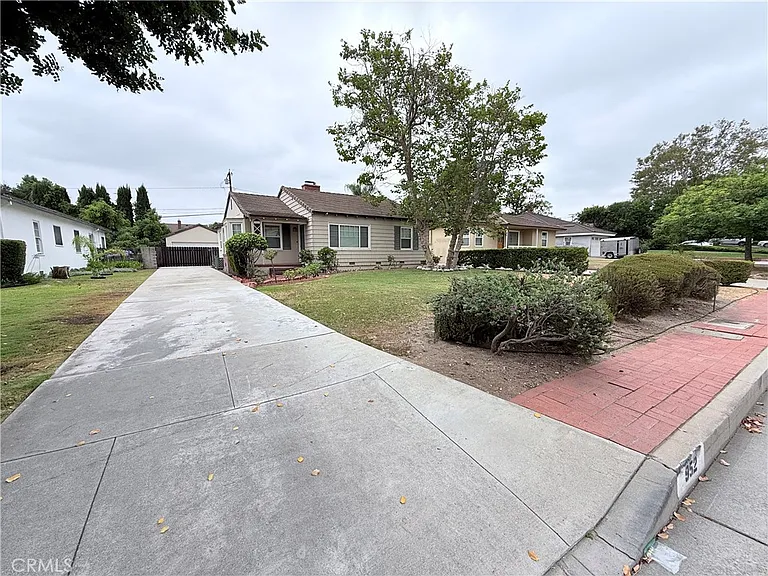 952 Balboa Dr — Photo 1