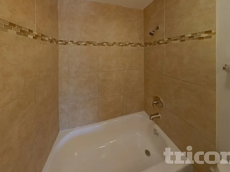 4470 Hollyridge Dr — Photo 12