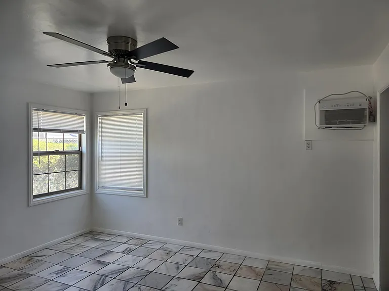 1607 Adrian St #C — Photo 5
