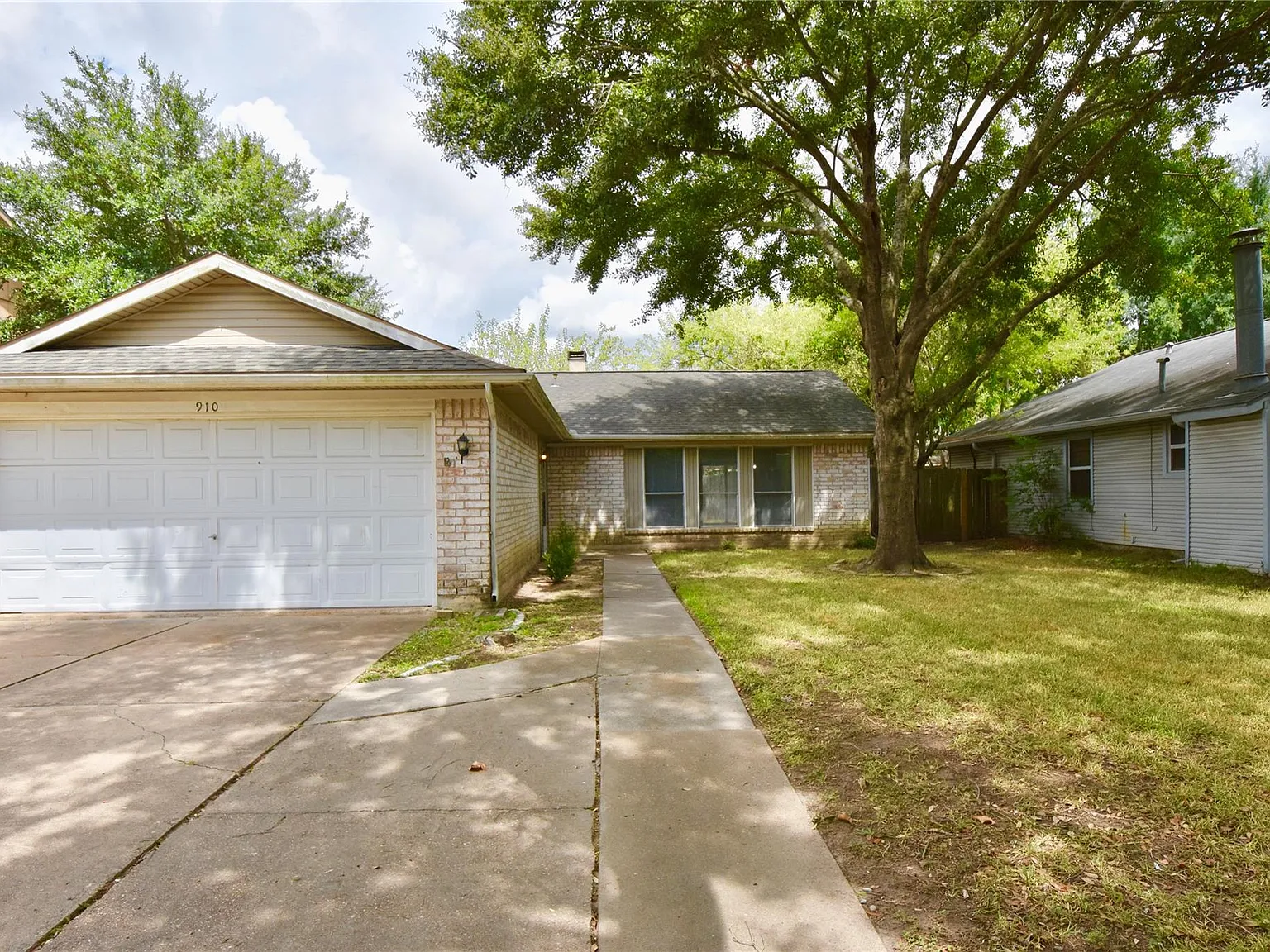 3 bed, 2.0 bath, 1381 sqft, $1,825 — Photo 1
