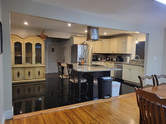 Full kitchen in the common area