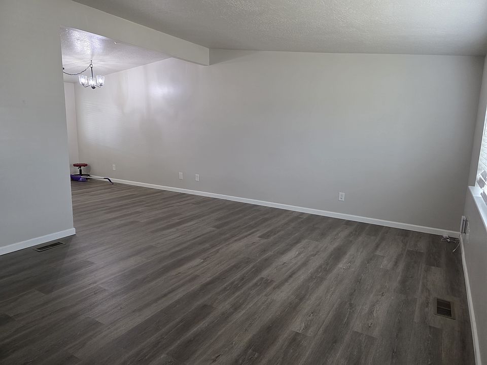 Livingroom from front door