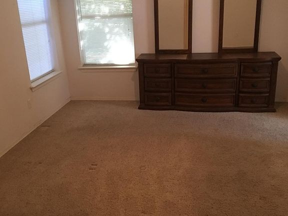 3rd image of 1079 Roundrock Dr