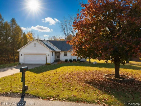 2612 Cornell Dr, Lapeer, MI 48446