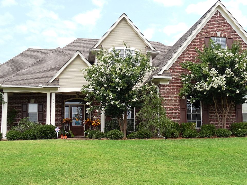 1st image of 2244 Heritage Cir W