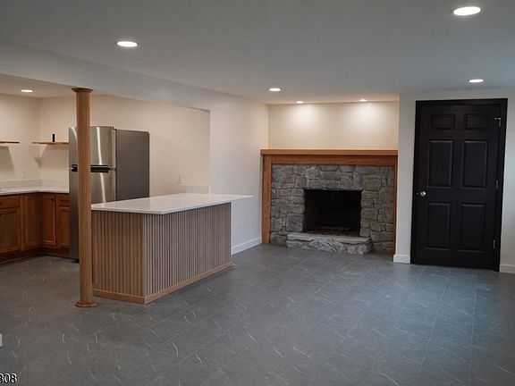 2nd image of 699 Lillian Rd