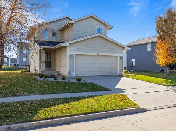 817 35th St SW, Bondurant, IA 50035