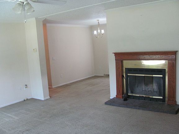 3rd image of 6340 Spotswood Trl