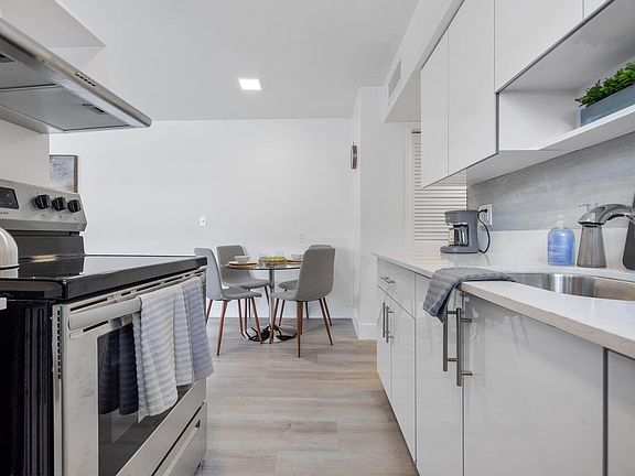 2nd image of 1638 Plunkett St APT 2