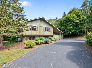 3N485 Coulter Ln, St Charles, IL 60175