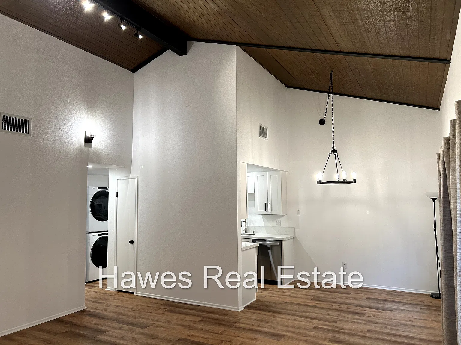 Upland - Highly Upgraded 2 Bed 1 Bath Townhouse for Lease — Photo 4