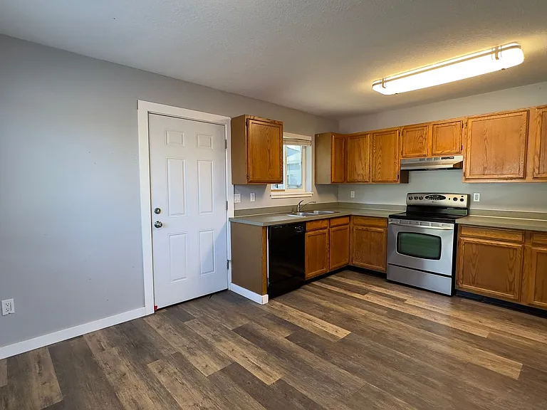 1320 Belmont Ave — Photo 5