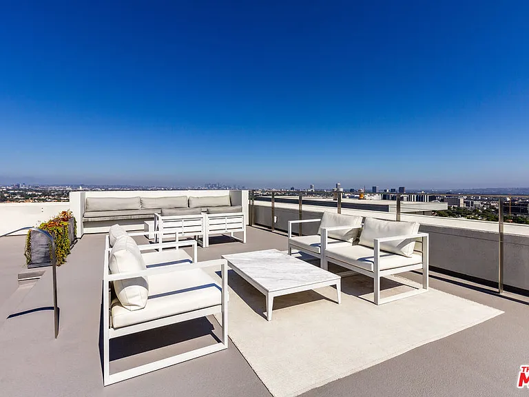 838 N Doheny Dr #203 — Photo 29
