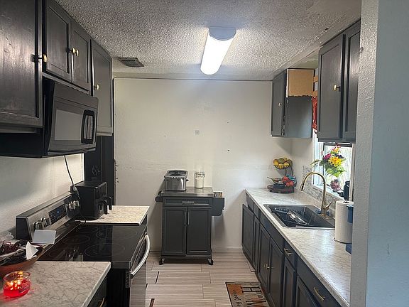 3rd image of 3330 Moore Dr