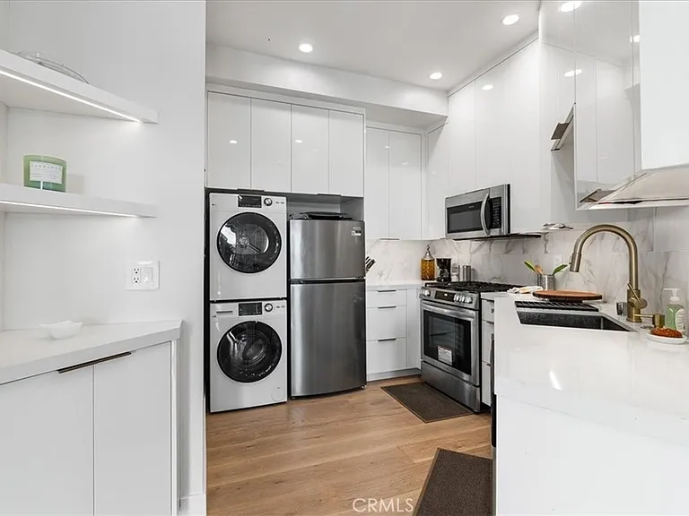 1515 Tahiti Ave #B — Photo 10