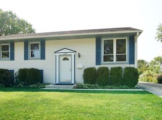 1309 Palm Dr, Wheeling, IL 60090