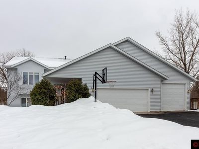 824 Menk Dr, Saint Peter, MN, 56082
