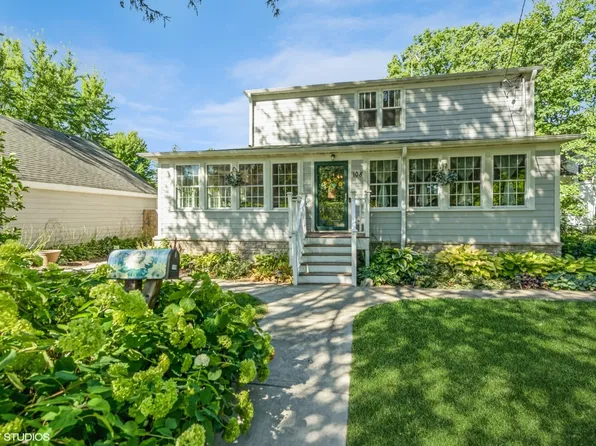 108 Lincoln Ave, Fox River Grove, IL 60021