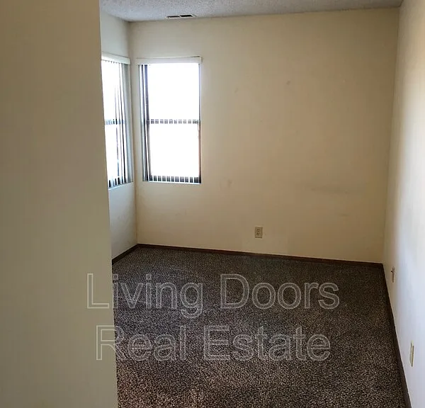 1935 N Lincoln Ave #104 — Photo 7