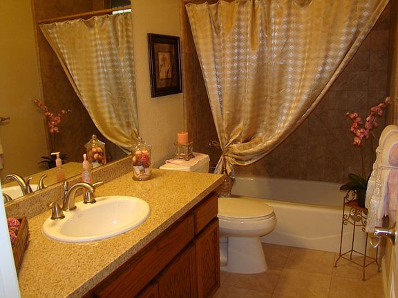 middle bathroom 
