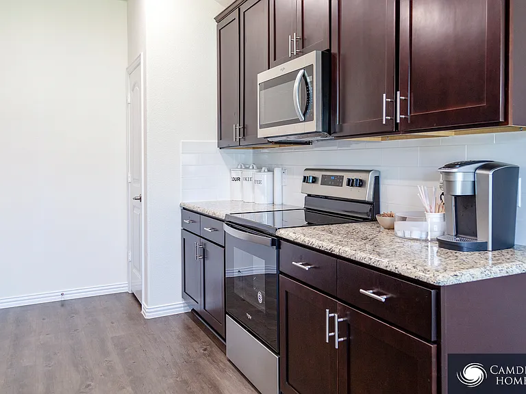 507 Cottage Row — Photo 6