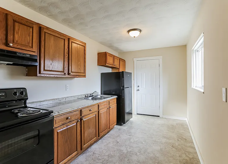 1344 Southfield Dr S — Photo 4